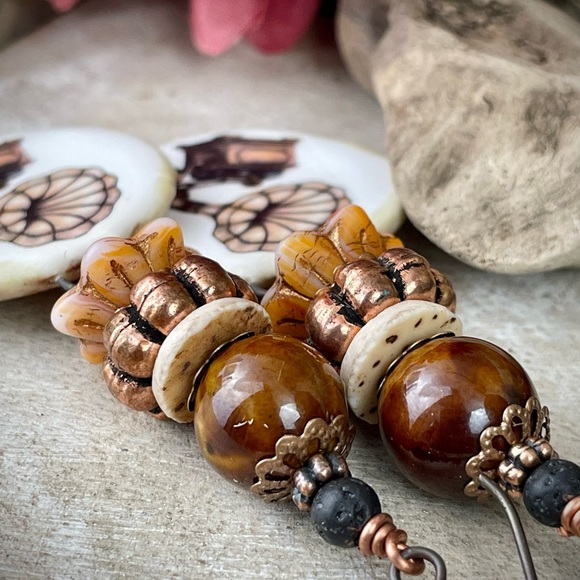 Musical ceramic charm earrings, vintage gramophone earrings, phonograph earrings - Picture 4 of 6